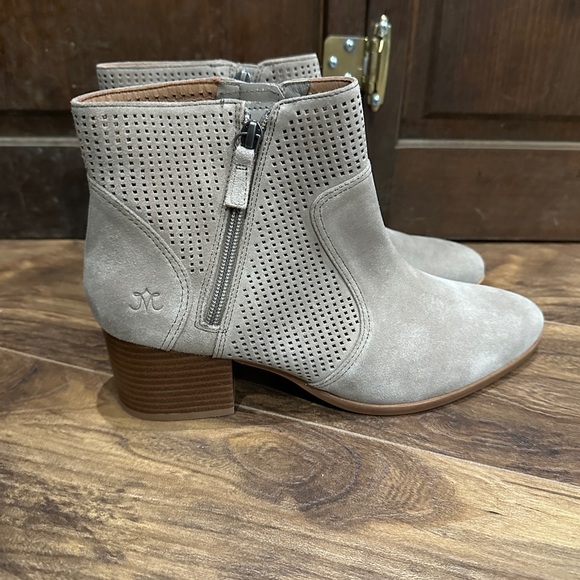 Never Worn Johnston & Murphy Taupe Heeled Booties - Picture 4 of 5